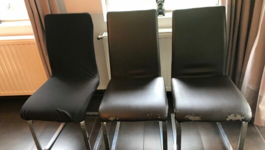 CHAISES A DONNER